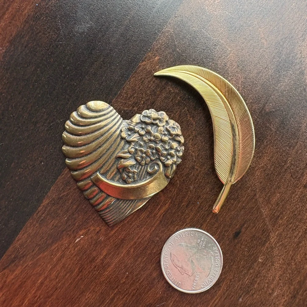 Set of 2 Golden‎ Vintage Brooch Pins